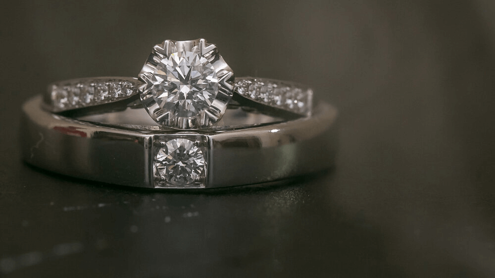 Flush Setting Rings: A Modern Bride’s Guide to Elegance