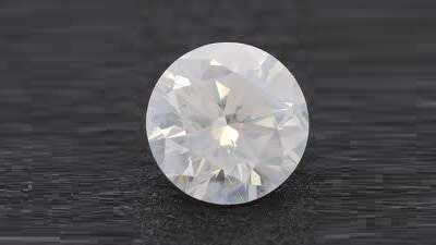 round cut diamond - cloudy diamonds