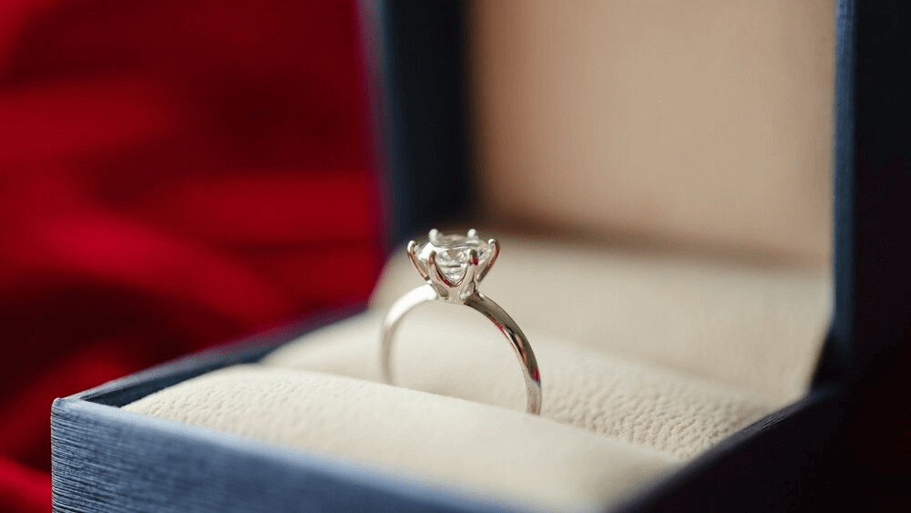 Low-Setting Engagement Rings: Why Are They So Popular?