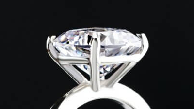 round diamond in 4 prong ring side view of gridle 