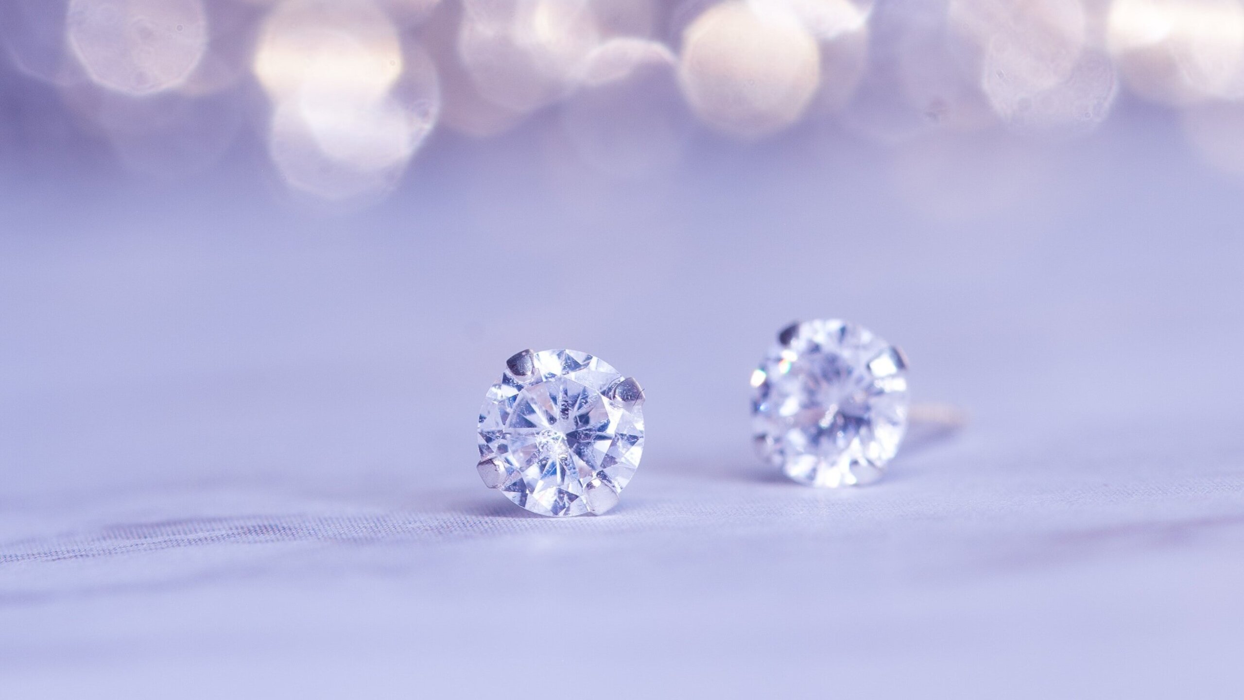 round diamond studs 