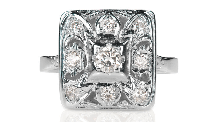 Art Deco Sparkle: Your Dream Engagement Ring